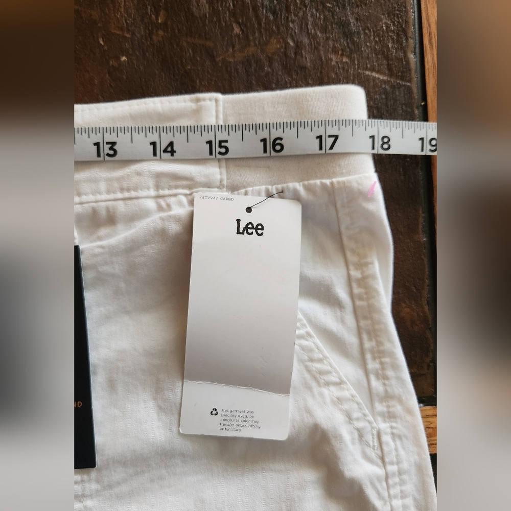 NWT Lee Flex-To-Go Relaxed Fit Bermuda 14P Shorts - Picture 5 of 12